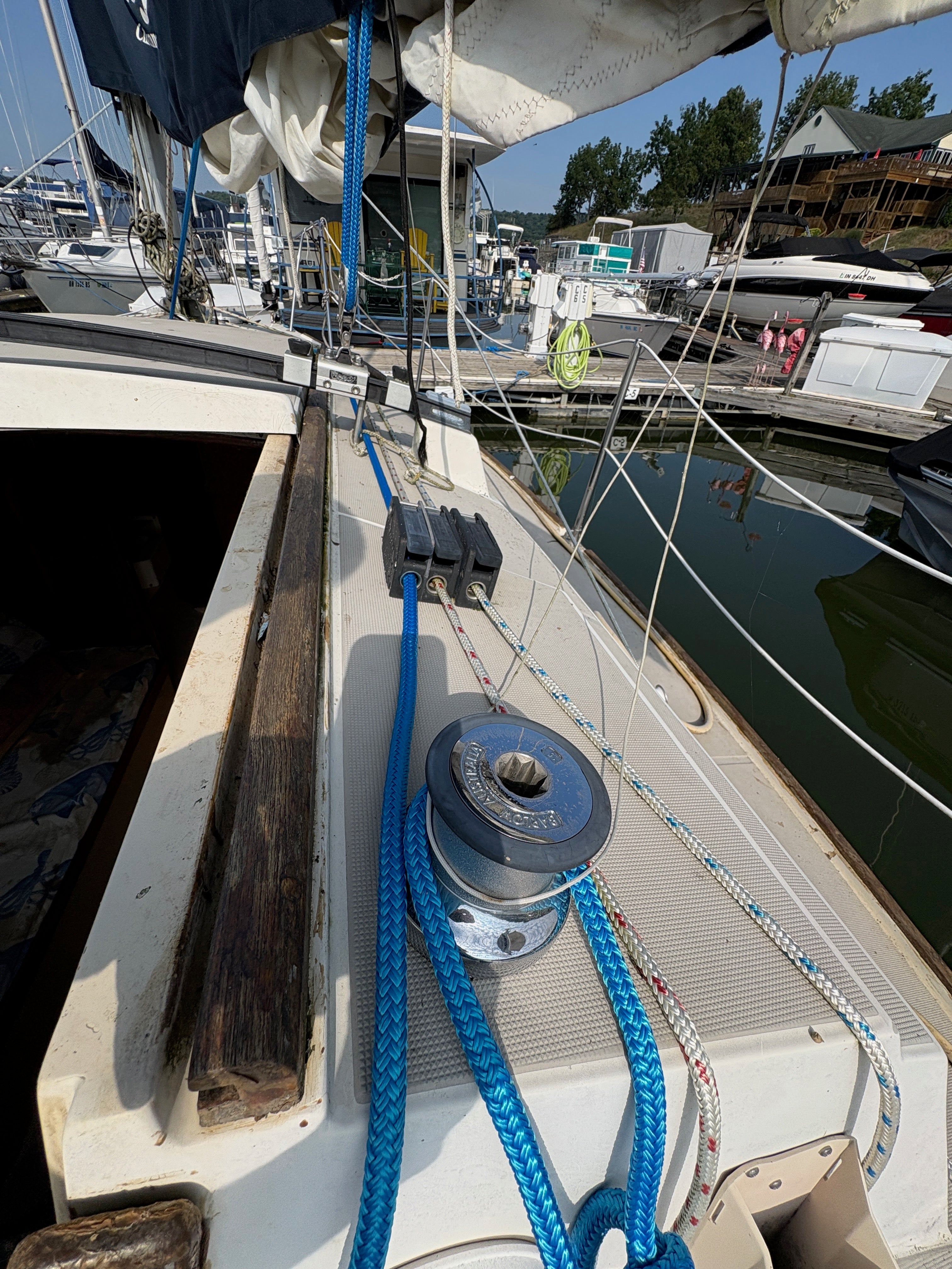 1986 O'Day 272 Wing Keel, Diesel